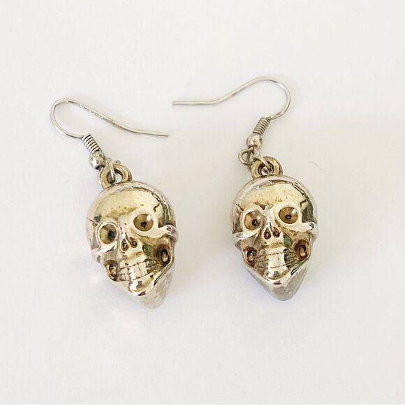 Silver skull Halloween spooky drop earrings - Picture 1 of 6